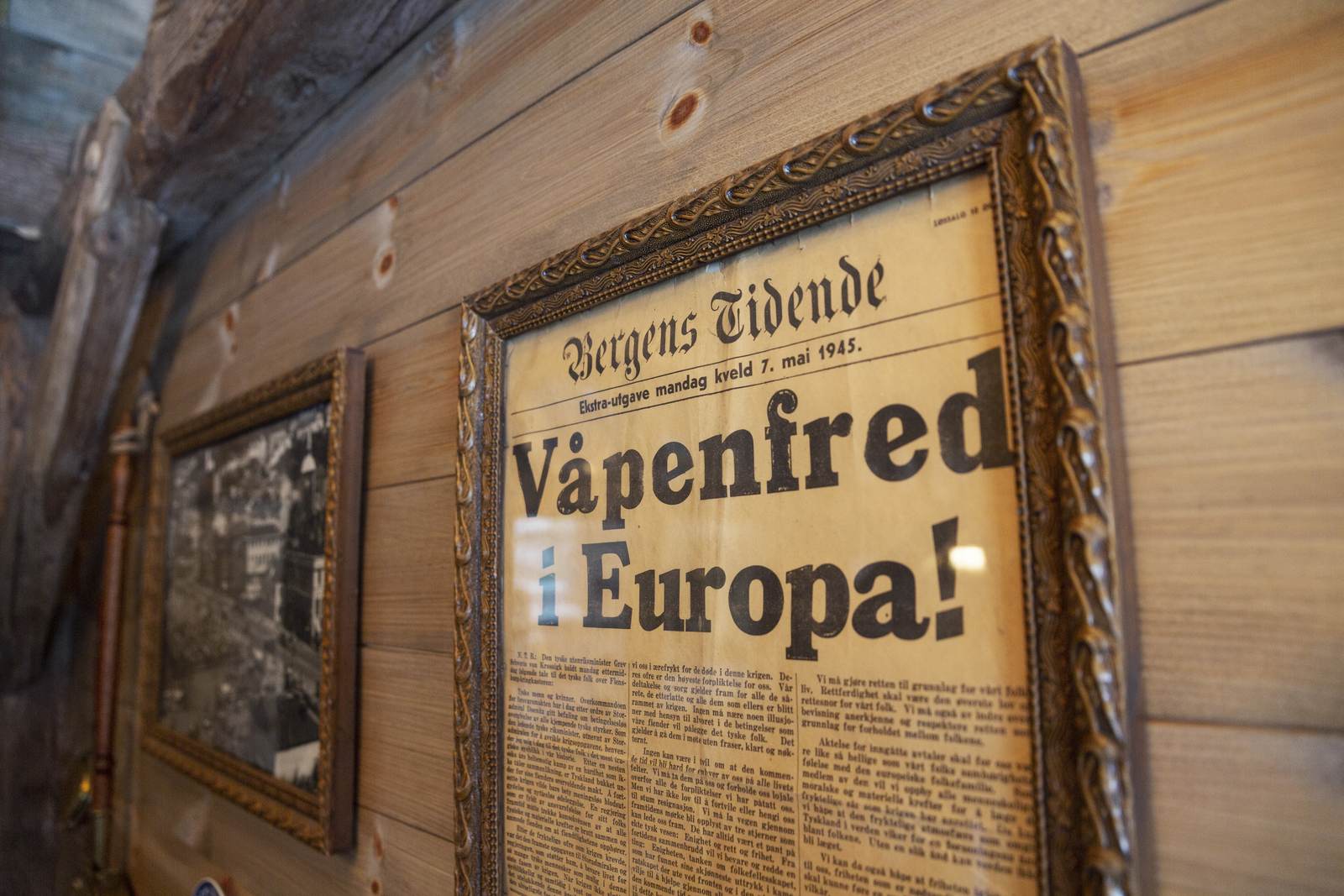 «Våpenfred i Europa» — 1945-oppslaget på veggen i Naustet