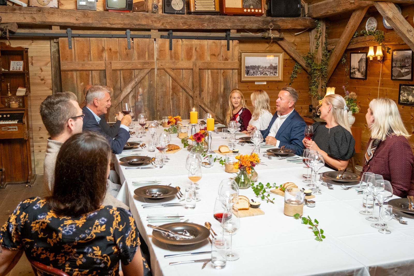 A party around the long table in Naustet