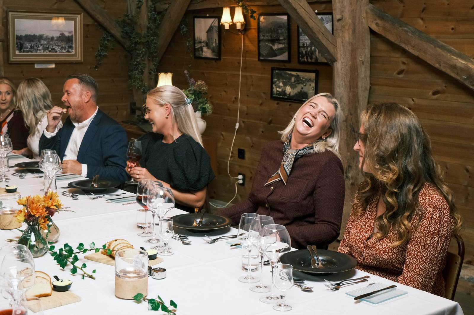 Laughter around the table in Naustet